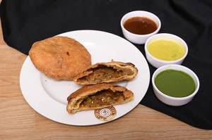 Pyaz Kachori [1 Piece] With Kadhi