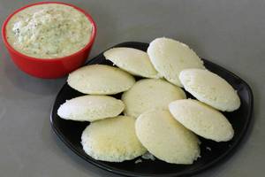 Vegetable Idli With Raita (6 Peices)