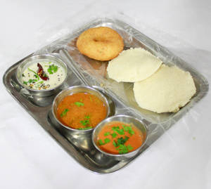 Idli (2pcs) Vada(1 Pc) Sambar