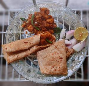 4 Sada Paratha With Aalu Ki Sukhi Sabji And Salad
