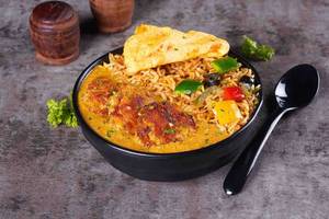 Chicken Tikki Rice Bowl Served With Omelette