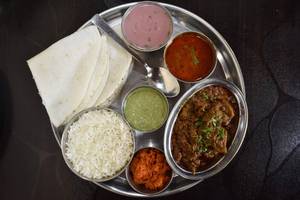 Dry Chicken Thali