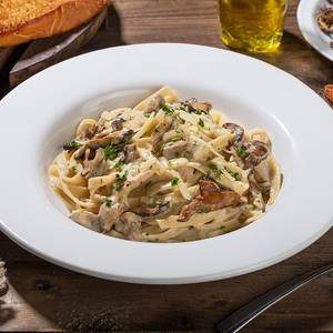Fettuccine with Mushroom Sauce Chicken
