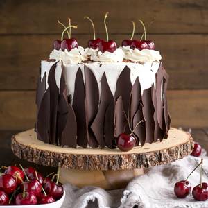 Black Forest Cake (900 Gms)