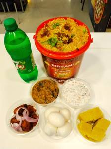 Bucket Chicken Biriyani Dum 2 Serves + 4 egg 
