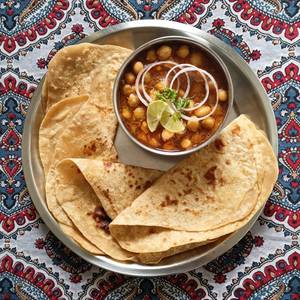 4 Roti + Amritsar Chole 