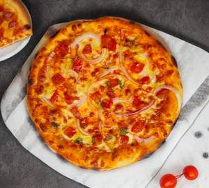 Tomato onion pizza