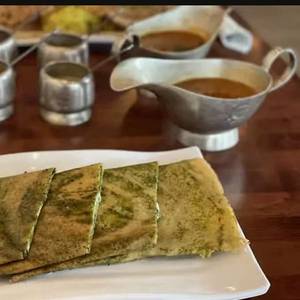 Keerai Cheese Garlic Dosa