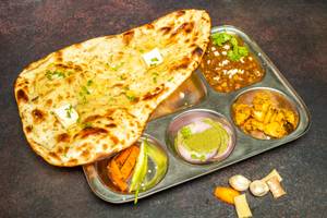 Butter Naan With Chole                                              