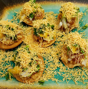 Sev Puri( 8pc )
