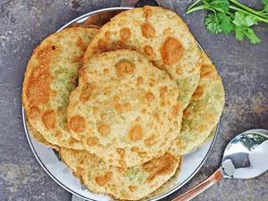 Koraishutir Kochuri (3 Pcs)