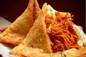 Chowmein Samosa (1 Pc)