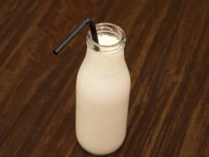 Banana Milk Shakh (400 mls)