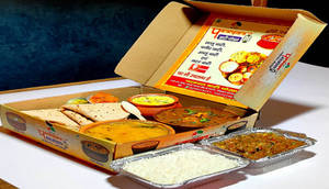 DELUXE THALI CHOICE OF Paneer/mushroom(without Baati)