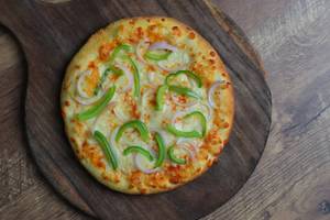 Onion With Capsicum Menia Pizza