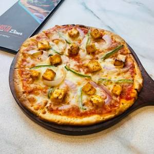 Paneer tikka pizza