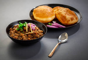 Chana bhatura