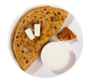 Paneer Paratha With Plain Curd