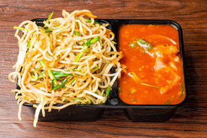 Veg Hakka Noodles + Chilli Paneer (4 Pcs) With Thums Up[250 Ml]