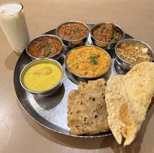 Bhagat Kathiawadi Thali