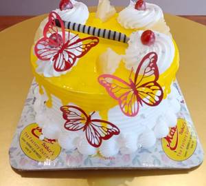 Pineapple Cake Fish Mixed Fruit. Cake decoration may vary from displayed image in actual order.