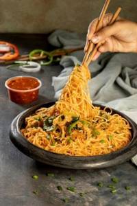 Schezwan Noodles Medium