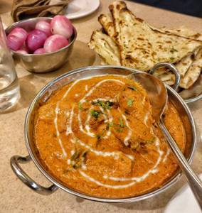 Butter Chicken with 2 Lachha Paratha