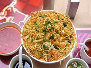 Chilly Garlic Chicken Noodles