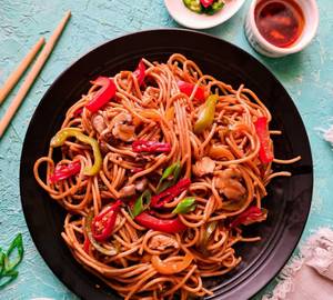 Chilli Garlic Noodles Chicken