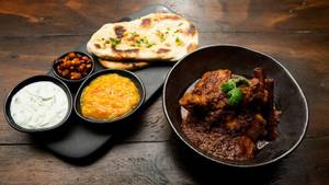 Homestyle Gravy Chicken (3 Pcs) + 1 Butter Naan