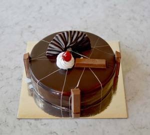 Kitkat Chocolate Cake ( 500 Grms )
