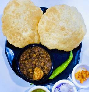 Spl. Chole Bhature Without Paneer (fullplate - 2 Pcs Bhature)