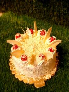 WHITE FOREST CAKE EGGLESS WITH 400 ML COLD DRINK