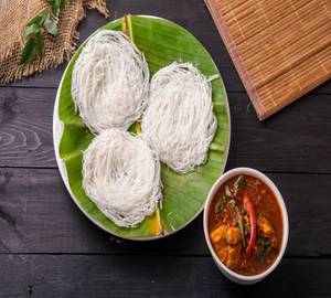 Idiyappam + Chicken Curry