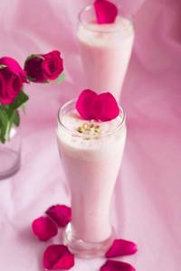 Romantic rose shake                                                                                                       