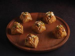 Mixed Dry Fruit Pyramid