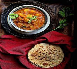 Plain Paratha 2pcs With Aloo Tamatar Sabji