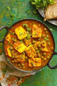 Matar paneer                                                                                                                                            