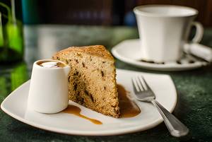 Date Cake with Toffee Sauce 