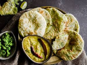 Koraishutir Kochuri (3 Pcs) With Cholar Dal