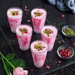 Paan/rose lassi