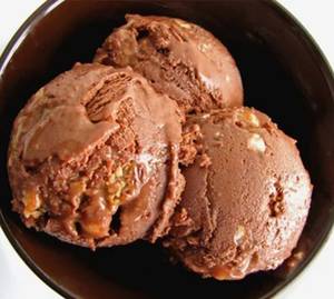 Choco Almond Fudge Premium Ice Cream (750ml)