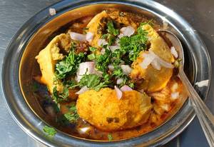 Aloo bonda rassa [2 pieces]