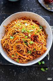 Veg schzwan hakka noodles