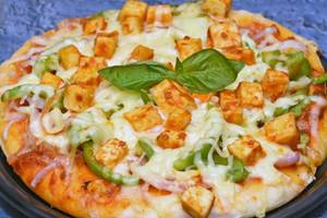 Tandoori Paneer Pizza