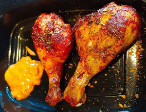 Crispy Chicken Legs With Hot Sauce (2 Picc)