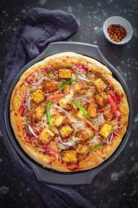 Spicy kadhai paneer pizza  [regular]
