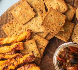 Jalapeno & cheese crackers