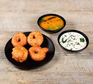 Vada (4 Pcs) + Sambar & chutney