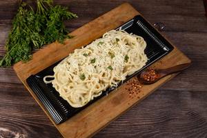 Veg Spaghetti Alrerdo (spicy White Sauce & Cheese)